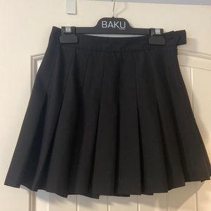 Black pleated tennis skirt